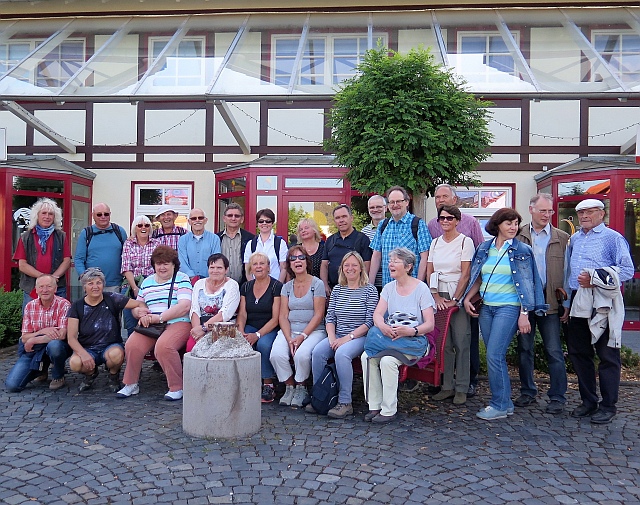 Vor dem Restaurant „Maschhöfe“                                                                                                                            