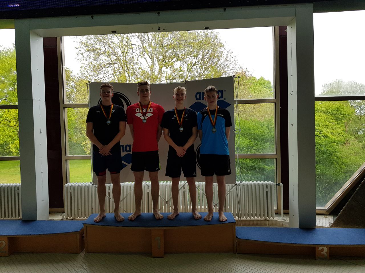 3. Platz 4x200 Freistil (v.l. Philip, Fynn, Jan und Amon)